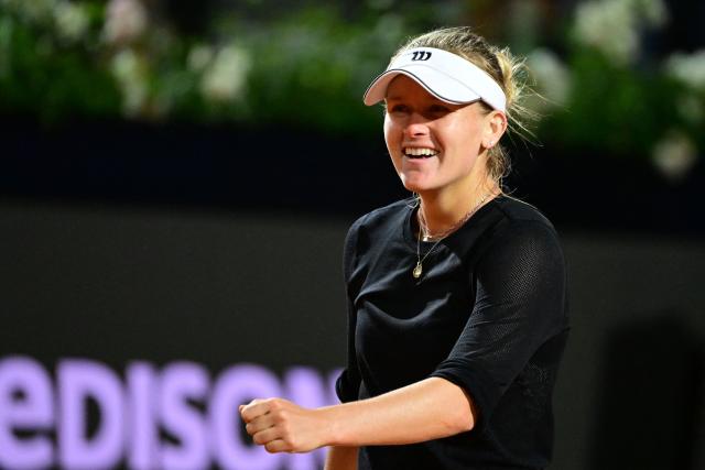 US' Peyton Stearns celebrates after winning her women's single match against Ukraine's Elina Svitolina at the WTA Rome Open tennis tournament at Foro Italico in Rome, Italy on May 13, 2025. (Photo by PIERO CRUCIATTI / AFP)