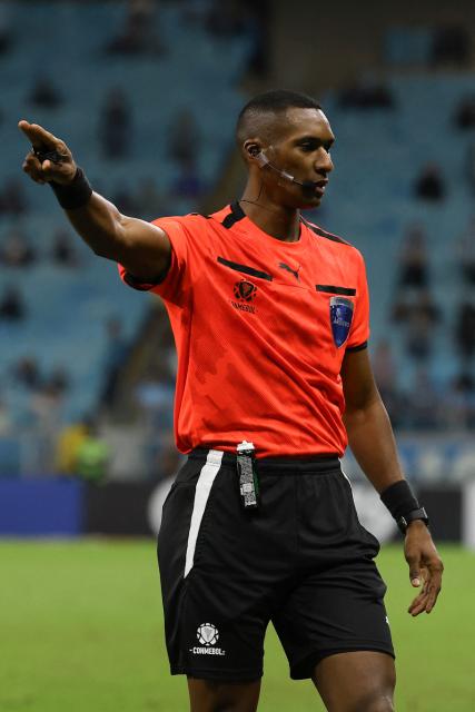 Colombian referee Diego Ulloa gestures during the Copa Sudamericana group stage football match between Brazil's Gremio and Argentina's Godoy Cruz, at the Arena do Gremio stadium in Porto Alegre, state of Rio Grande do Sul, Brazil, on May 13, 2025. (Photo by SILVIO AVILA / AFP)