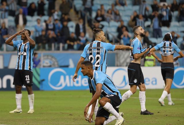 Players of Gremio react after missing a chance to score during the Copa Sudamericana group stage football match between Brazil's Gremio and Argentina's Godoy Cruz, at the Arena do Gremio stadium in Porto Alegre, state of Rio Grande do Sul, Brazil, on May 13, 2025. (Photo by SILVIO AVILA / AFP)