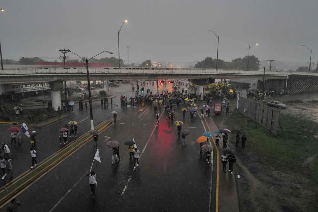 Demonstrator block a highway during protests against the government of President José Raúl Mulino in Veraguas, located 150 km west of Panama City, on May 13, 2025. (Photo by MAURICIO VALENZUELA / AFP)