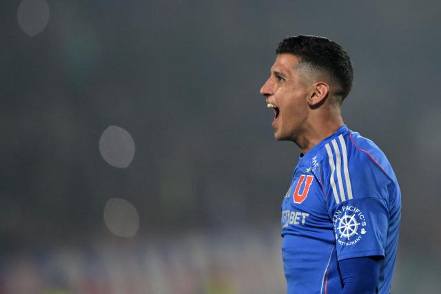 Universidad de Chile's midfielder #08 Israel Poblete celebrates scoring his team's fourth goal fight for the ball during the Copa Libertadores group stage football match between Chile's Universidad de Chile and Venezuela's Carabobo, at the Nacional Julio Martinez Pradanos stadium in Santiago, on May 13, 2025. (Photo by Rodrigo ARANGUA / AFP)