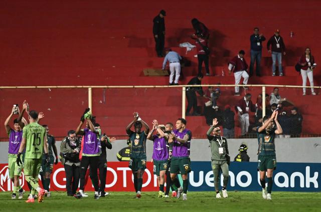 Players of Mushuc Runa celebrate at the end of the Copa Sudamericana group stage football match between Argentina's Union de Santa Fe and Ecuador's Mushuc Runa at the 15 de Abril stadium in Santa Fe, Argentina, on May 13, 2025. (Photo by Jose ALMEIDA / AFP)