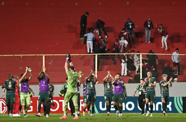 Players of Mushuc Runa celebrate at the end of the Copa Sudamericana group stage football match between Argentina's Union de Santa Fe and Ecuador's Mushuc Runa at the 15 de Abril stadium in Santa Fe, Argentina, on May 13, 2025. (Photo by Jose ALMEIDA / AFP)