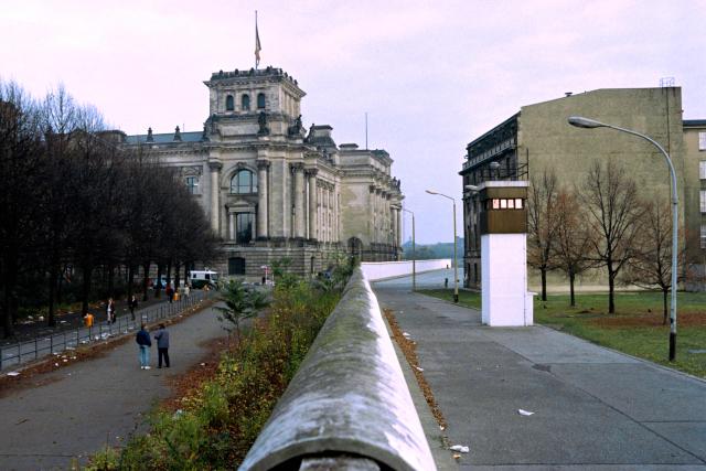 (FILES) General view of the Berlin Wall near the Reichstag building, on November 10, 1989. On November 09, Gunter Schabowski, the East Berlin Communist party boss, declared that starting from midnight, East Germans would be free to leave the country, without permission, at any point along the border, including the crossing-points through the Wall in Berlin. The Berlin concrete wall was built by the East German government 13 August 1961 to seal off East Berlin from the part of the city occupied by the three main Western powers to prevent mass illegal immigration to the West. According to the "August 13 Association" which specialises in the history of the Berlin Wall, at least 938 people - 255 in Berlin alone - died, shot by East German border guards, attempting to flee to West Berlin or West Germany. The wall was opened 09 November 1989 and has been demolished since then. Already presented at the beginning of the year in Madrid, an exhibition opening on May 14, 2025 traces through some 200 objects, photographs, documents, films, and testimonies the history of this emblematic wall of the bipolar world resulting from World War II, from its construction to its destruction on November 9, 1989. (Photo by GERARD MALIE / AFP)
