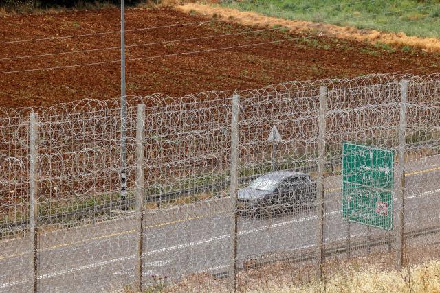 This picture shows a fence being set-up by Israeli forces around the Palestinian village of Sinjil, in the occupied West Bank on May 12, 2025. Israel heavily restricts the movement of West Bank Palestinians, who must obtain permits from authorities to travel through checkpoints and cross into east Jerusalem or Israel. (Photo by Zain JAAFAR / AFP)