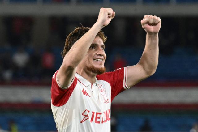 Huracan's Chilean midfielder #08 Leonardo Gil celebrates after the Copa Sudamericana group stage football match between Colombia's America de Cali and Argentina's Huracan at the Olimpico Pascual Guerrero stadium in Cali, Valle del Cauca department, Colombia, on May 14, 2025. (Photo by JOAQUIN SARMIENTO / AFP)