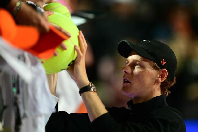 Italy's Jannik Sinner signs autographs after his men's singles semi-final match against USA's Tommy Paul at the ATP Rome Open tennis tournament at Foro Italico in Rome on May 16, 2025. (Photo by Tiziana FABI / AFP)
