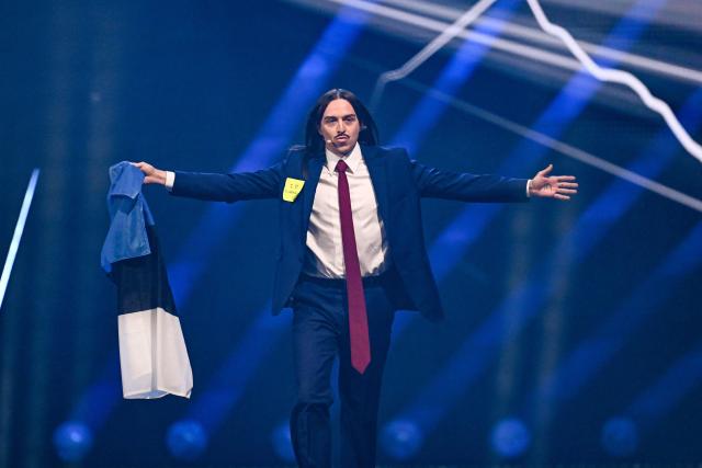 Estonian singer Tommy Cash representing Estonia with the song "Espresso Macchiato" parades with his national flag during the dress rehearsal for the final of the Eurovision Song Contest 2025 at the St. Jakobshalle arena in Basel on May 16, 2025. (Photo by Fabrice COFFRINI / AFP)