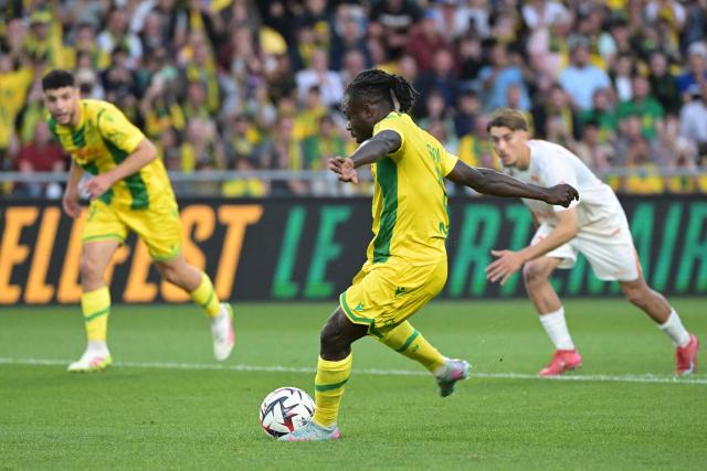 Nantes' Nigerian forward #27 Moses Simon (C) shoots and scores a penalty kick for the opening goal  during the French L1 football match between FC Nantes and Montpellier Herault SC at the Stade de la Beaujoire–Louis Fonteneau in Nantes, western France on May 17, 2025. (Photo by Damien Meyer / AFP)