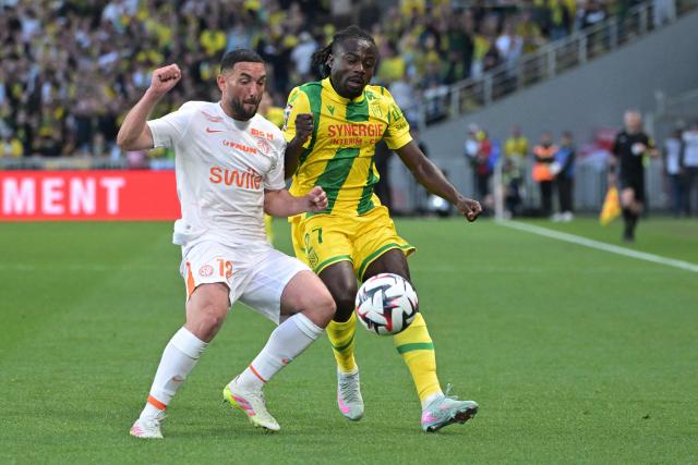 Nantes' Nigerian forward #27 Moses Simon (R)  fights for the ball with Montpellier's French midfielder #12 Jordan Ferri during the French L1 football match between FC Nantes and Montpellier Herault SC at the Stade de la Beaujoire–Louis Fonteneau in Nantes, western France on May 17, 2025. (Photo by Damien Meyer / AFP)