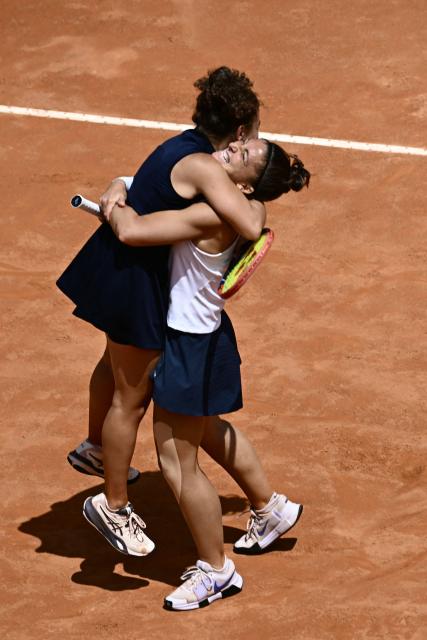 Italy's Jasmine Paolini (l) and Sara Errani (r) celebrate at the end of their women's doubles final match against Russia's Veronika Kudermetova and Belgium’s Elise Mertens for the ATP Rome Open tennis tournament at Foro Italico in Rome on May 18, 2025. (Photo by Filippo MONTEFORTE / AFP)