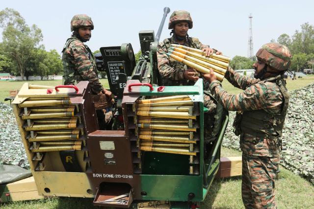 Indian army soldiers operate an anti-aircraft gun at Akhnoor sector near the Line of Control (LoC) in Jammu region on May 19, 2025. (Photo by Mukesh GUPTA / AFP)