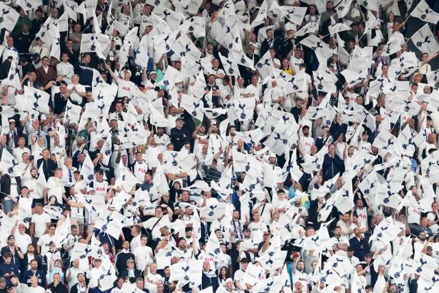 Tottenham fans cheer before the UEFA Europa League final football match between Tottenham Hotspur and Manchester United at San Mames stadium in Bilbao on May 21, 2025. (Photo by CESAR MANSO / AFP)