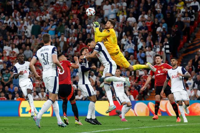 Tottenham Hotspur's Italian goalkeeper #01 Guglielmo Vicario fails to catch the ball during the UEFA Europa League final football match between Tottenham Hotspur and Manchester United at the San Mames stadium in Bilbao on May 21, 2025. (Photo by Pierre-Philippe MARCOU / AFP)