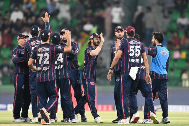 Karachi Kings' players celebrate after the dismissal of  Lahore Qalandars' Fakhar Zaman during the Pakistan Super League (PSL) Twenty20 cricket eliminator match between Lahore Qalandars and Karachi Kings at the Qaddafi Cricket Stadium in Lahore on May 22, 2025. (Photo by Aamir QURESHI / AFP)