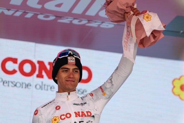 UAE Team Emirates XRG's Mexican rider Isaac Del Toro wearing the best young rider's white jersey (Maglia Bianca) celebrates on the podium after the 15th stage of the 108th Giro d'Italia cycling race of 219kms from Fiume Veneto to Asiago on May 25, 2025. (Photo by Luca Bettini / AFP)
