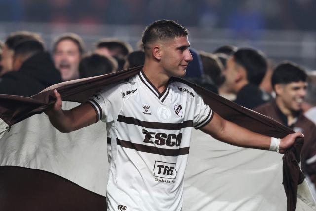 Platense's midfielder #14 Leonel Picco celebrates after winning the Argentine Professional Football League 2025 Apertura Tournament semi-final match between San Lorenzo and Platense at the Pedro Bidegain stadium in Buenos Aires on May 25, 2025. (Photo by ALEJANDRO PAGNI / AFP)