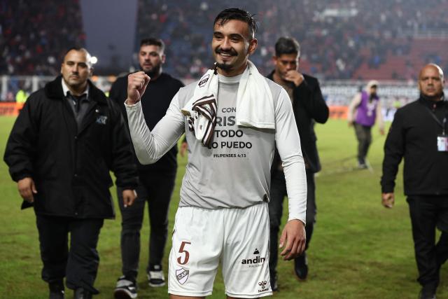 Platense's midfielder #05 Rodrigo Herrera celebrates after winning the Argentine Professional Football League 2025 Apertura Tournament semi-final match between San Lorenzo and Platense at the Pedro Bidegain stadium in Buenos Aires on May 25, 2025. (Photo by ALEJANDRO PAGNI / AFP)