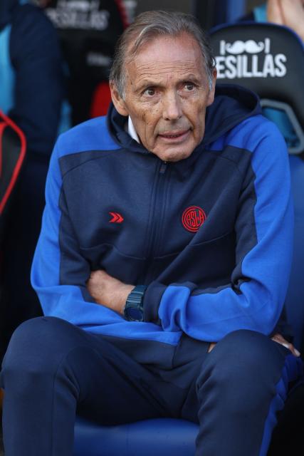 San Lorenzo's head coach Miguel Angel Russo gestures during the Argentine Professional Football League 2025 Apertura Tournament semi-final match between San Lorenzo and Platense at the Pedro Bidegain stadium in Buenos Aires on May 25, 2025. (Photo by ALEJANDRO PAGNI / AFP)