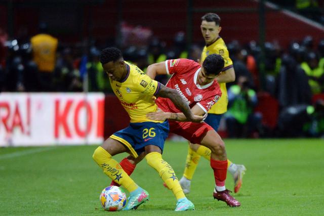 America's Colombian defender #26 Cristian Borja and Toluca's defender #02 Diego Barbosa fight for the ball during the Liga MX Clausura football tournament second leg final between Toluca and America, at the Nemesio Diez stadium in Toluca de Lerdo, state of Mexico, Mexico on May 25, 2025. (Photo by Mario Vazquez / AFP)