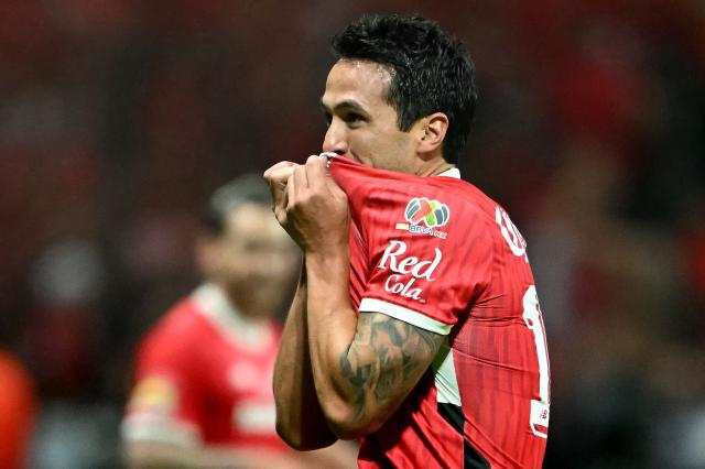 Toluca's Brazilian defender #13 Luan celebrates after scoring during the Liga MX Clausura football tournament second leg final between Toluca and America, at the Nemesio Diez stadium in Toluca de Lerdo, state of Mexico, Mexico on May 25, 2025. (Photo by CARL DE SOUZA / AFP)