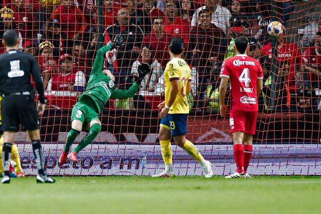 America's goalkeeper #01 Luis Malagon fails to stop a shot by Toluca's Brazilian defender #13 Luan (not in frame) during the Liga MX Clausura football tournament second leg final between Toluca and America, at the Nemesio Diez stadium in Toluca de Lerdo, state of Mexico, Mexico on May 25, 2025. (Photo by Rodrigo Oropeza / AFP)