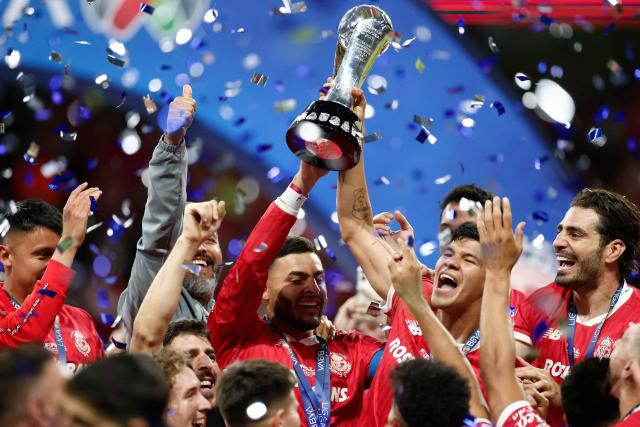 Toluca's forward #09 Alexis Vega lifts the trophy with teammates during a ceremony for the Mexican Champions following the Liga MX Clausura football tournament second leg final between Toluca and America at the Nemesio Diez stadium in Toluca de Lerdo, state of Mexico, Mexico on May 25, 2025. (Photo by Rodrigo Oropeza / AFP)
