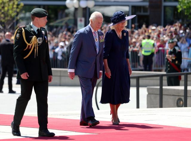 Britain's King Charles III and Queen Camilla arrive to lay a wreath at The Tomb of the Unknown Soldier at the National War Memorial in Ottawa, Canada on May 27, 2025. King Charles III was given an enthusiastic welcome on May 26 by Canadians who turned out in droves to see their monarch on his historic visit to open parliament, as part of the pushback against US President Donald Trump's annexation threats. The 76-year-old king, who is Canada's head of state as part of the Commonwealth, was greeted at the airport by Prime Minister Mark Carney, who has invited him to give an address opening Canada's new legislature on May 27. (Photo by Dave Chan / AFP)