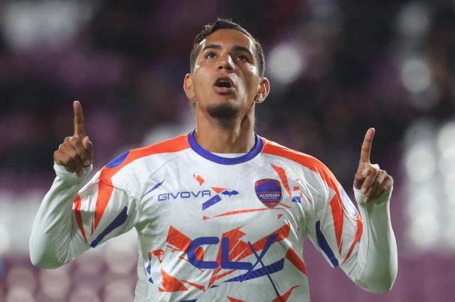 Puerto Cabello's forward #25 Junior Paredes celebrates scoring his team's first goal during the Copa Sudamericana group stage football match between Argentina's Lanus and Venezuela's Academia Puerto Cabello at the Ciudad de Lanus stadium, in Lanus, Buenos Aires province, Argentina, on May 27, 2025. (Photo by MARCOS BRINDICCI / AFP)