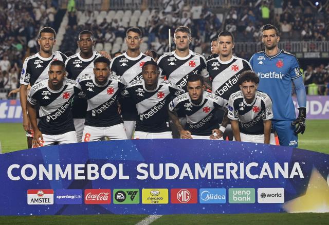 Vasco da Gama players pose for a team photo before the Copa Sudamericana group stage football match between Brazil's Vasco da Gama and Peru's Melgar at the Sao Januario stadium in Rio de Janeiro, Brazil, on May 27, 2025. (Photo by MAURO PIMENTEL / AFP)