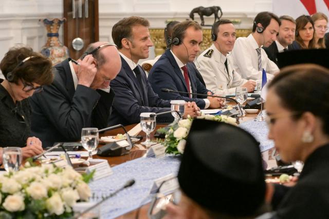 France's President Emmanuel Macron (3rd L) attends a meeting with Indonesia's President Prabowo Subianto at Merdeka Palace in Jakarta on May 28, 2025. (Photo by BAY ISMOYO / AFP)