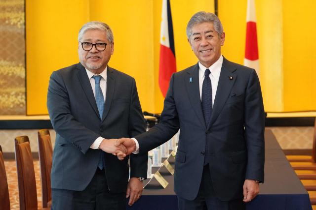 Philippine Foreign Minister  Enrique Manalo (L) is welcomed by his Japanese counterpart Takeshi Iwaya prior to the Japan-Philippines foreign ministers’ meeting at the Iikura guest house in Tokyo on May 28, 2025. (Photo by Kazuhiro NOGI / AFP)
