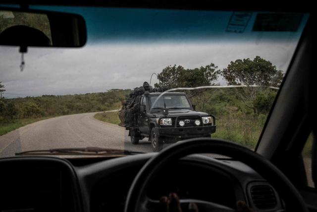 (FILES) A convoy of Rwandan security forces patroll the Macomia area on January 3, 2023. A series of attacks in northern Mozambique this month point to a resurgence of violence by Islamic State-linked militants as energy giant TotalEnergies prepares to resume a major gas project, analysts say.
The group terrorised northern Mozambique for years before brazenly vowing in 2020 to turn the northern gas-rich Cabo Delgado province into a caliphate. (Photo by Juan Luis Rod / AFP)