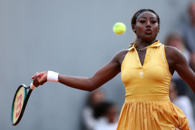 US Alycia Parks plays a forehand return to France's Elsa Jacquemot during their women's singles match on day 5 of the French Open tennis tournament at the Roland-Garros Complex in Paris on May 29, 2025. (Photo by ALAIN JOCARD / AFP)