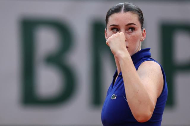 France's Elsa Jacquemot reacts after a point during her women's singles match against US Alycia Parks on day 5 of the French Open tennis tournament at the Roland-Garros Complex in Paris on May 29, 2025. (Photo by ALAIN JOCARD / AFP)