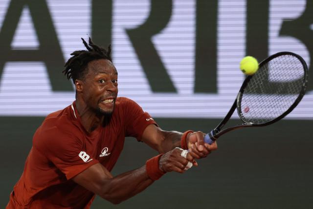 France's Gael Monfils plays a backhand return to Britain's Jack Draper during their men's singles match on day 5 of the French Open tennis tournament on Court Philippe-Chatrier at the Roland-Garros Complex in Paris on May 29, 2025. (Photo by ALAIN JOCARD / AFP)