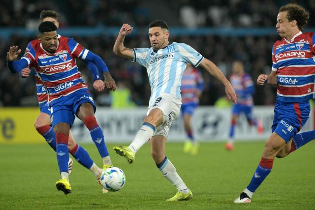 Racing's forward #09 Adrian Martinez (C) fights for the ball with Fluminense's forward #11 Keno (L) and defender #23 David Luiz during the Copa Libertadores group stage football match between Argentina's Racing and Brazil's Fortaleza at the Juan Domingo Peron (El Cilindro) stadium, in Avellaneda, Buenos Aires province, Argentina, on May 29, 2025. (Photo by JUAN MABROMATA / AFP)