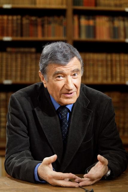 (FILES) French doctor and biologist Etienne-Emile Baulieu, member of the Academy of Sciences, poses on the set of the program "Public sénat", January 20, 2003 in the Médicis Library of the Senate in Paris. (Photo by DANIEL JANIN / AFP)