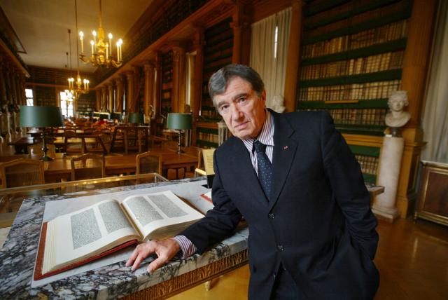 (FILES) President of the Academy of Sciences Etienne-Emile Baulieu is photographed on March 4, 2004 in the Mazarine library of the Institut de France in Paris. French professor Etienne-Emile Baulieu, who made major contributions to the knowledge of steroid hormones and developed RU 486, the first safe, effective contragestive medication (abortion pill), has died aged 98, his wife announced to AFP on May 30, 2025. (Photo by Joël SAGET / AFP)