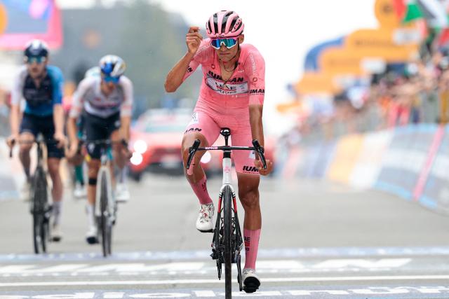 UAE Team Emirates XRG's Mexican rider Isaac Del Toro wearing the pink jersey of overall leader (Maglia Rosa) reacts as he crosses the finish line of the 20th stage of the 108th Giro d'Italia cycling race 205kms from Verres to Sestriere on May 31, 2025. (Photo by Luca Bettini / AFP)
