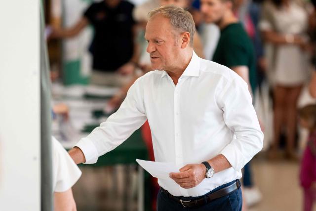 Poland's Prime Minister Donald Tusk prepares to cast his ballot at a polling station in Sopot, Poland, during the second round of the presidential elections on June 1, 2025. Polling stations opened for a tight presidential election runoff that will have major implications for the country's role in Europe, and for abortion and LGBTQ rights. Opinion polls have predicted an extremely close race with nationalist historian Karol Nawrocki and pro-EU Warsaw Mayor Rafal Trzaskowski neck and neck ahead of the vote. (Photo by MATEUSZ SLODKOWSKI / AFP)