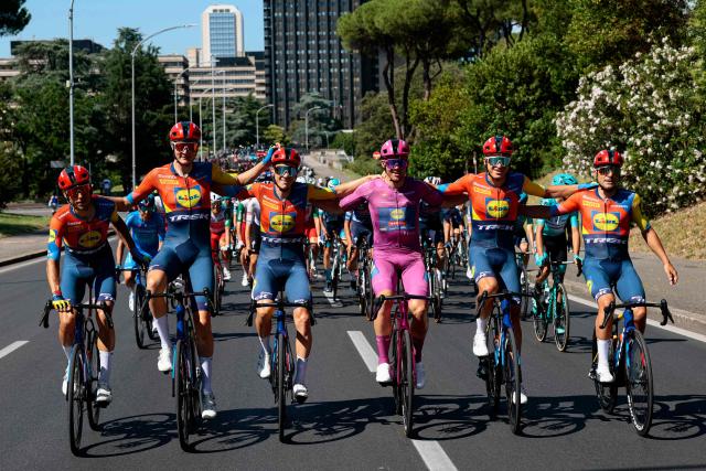 Lidl-Trek's Danish rider Mads Pedersen (3rd R) reacts flanked by teammates during the 21st and last stage of the 108th Giro d'Italia cycling race of 143kms from Rome to Rome on June 1, 2025. (Photo by Luca Bettini / AFP)