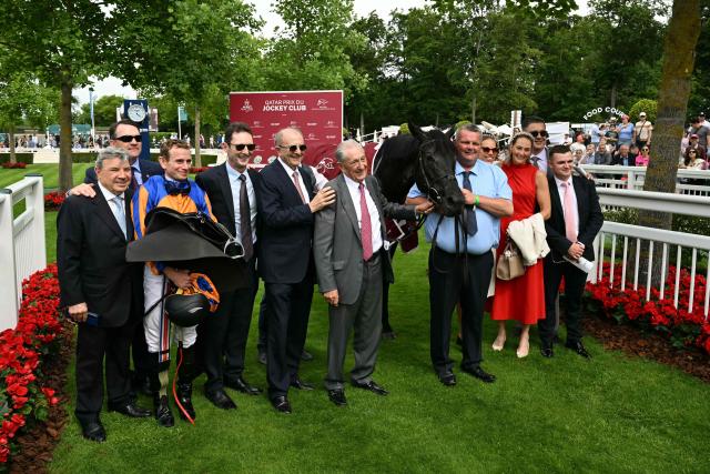 British jockey Ryan Moore (3rdL), Irish trainer Aidan O'Brien (4thL), British businessman Michael Tabor pose after horse Camille Pissarro won the 185th Qatar Prix du Jockey Club horse race at the Chantilly race course, north of Paris on June 1, 2025. (Photo by Hugo MATHY / AFP)