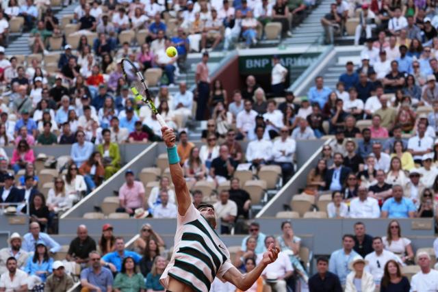 Spain's Carlos Alcaraz hits an overhead smash to US Ben Shelton during their men's singles match on day 8 of the French Open tennis tournament on Court Philippe-Chatrier at the Roland-Garros Complex in Paris on June 1, 2025. (Photo by Dimitar DILKOFF / AFP)