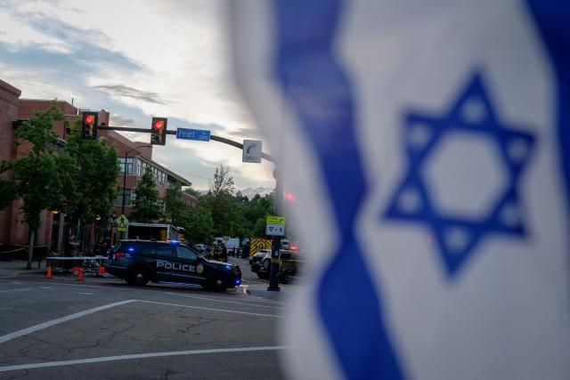 An Israeli flag is fixed to a street sign as police stand by off Pearl Street on the scene of an attack on demonstrators calling for the release of Israeli hostages held in Gaza, in Boulder, Colorado, on June 1, 2025. Several people suffered burns and other injuries June 1st in the US state of Colorado in what the FBI called a "targeted terror attack" against demonstrators seeking the release of Israeli hostages held in Gaza.
Police in the city of Boulder said a man was taken into custody. They were more cautious in presuming a possible motive for the attack, which multiple sources said was committed against members of the Jewish community during a peaceful gathering. (Photo by Eli Imadali / AFP)