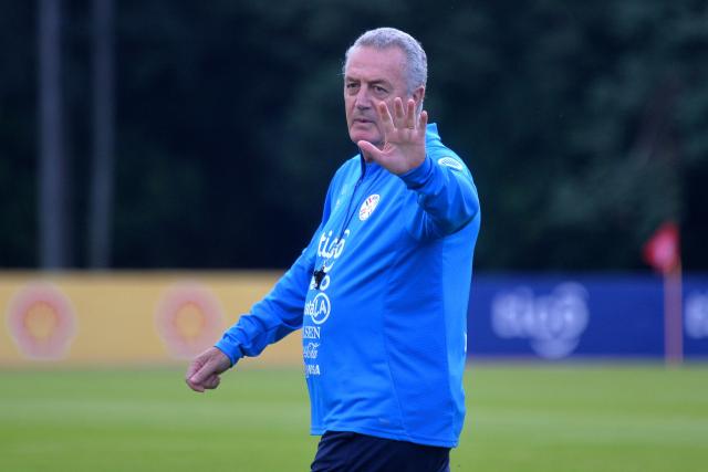 Paraguay's Argentine coach Gustavo Alfaro waves at the press during a training session at the High Performance Center (Carde) in Ypane, Paraguay, on June 2, 2025, ahead of their match against Uruguay. (Photo by Daniel DUARTE / AFP)