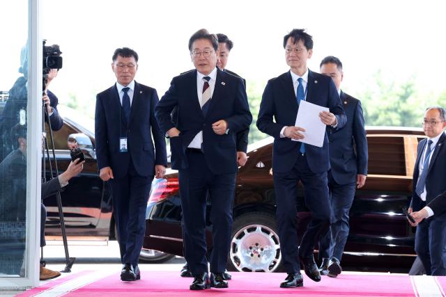 South Korea's President Lee Jae-myung (C) arrives at the presidential office following his inauguration ceremony in Seoul on June 4, 2025. (Photo by Chung Sung-Jun / POOL / AFP)