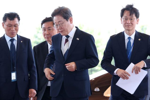 South Korea's President Lee Jae-myung (C) arrives at the presidential office following his inauguration ceremony in Seoul on June 4, 2025. (Photo by Chung Sung-Jun / POOL / AFP)
