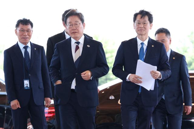 South Korea's President Lee Jae-myung (C) arrives at the presidential office following his inauguration ceremony in Seoul on June 4, 2025. (Photo by Chung Sung-Jun / POOL / AFP)