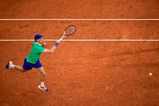 Italy's Jannik Sinner plays a forehand return to Serbia's Novak Djokovic during their men's singles semi-final match on day 13 of the French Open tennis tournament on Court Philippe-Chatrier at the Roland-Garros Complex in Paris on June 6, 2025. (Photo by JULIEN DE ROSA / AFP)